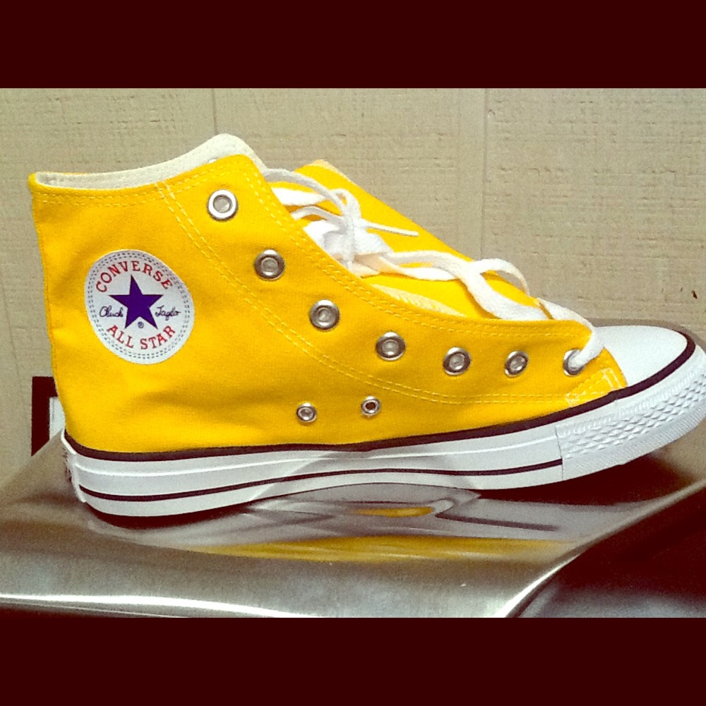 Ladies Converse shoe size 8 men’s 7